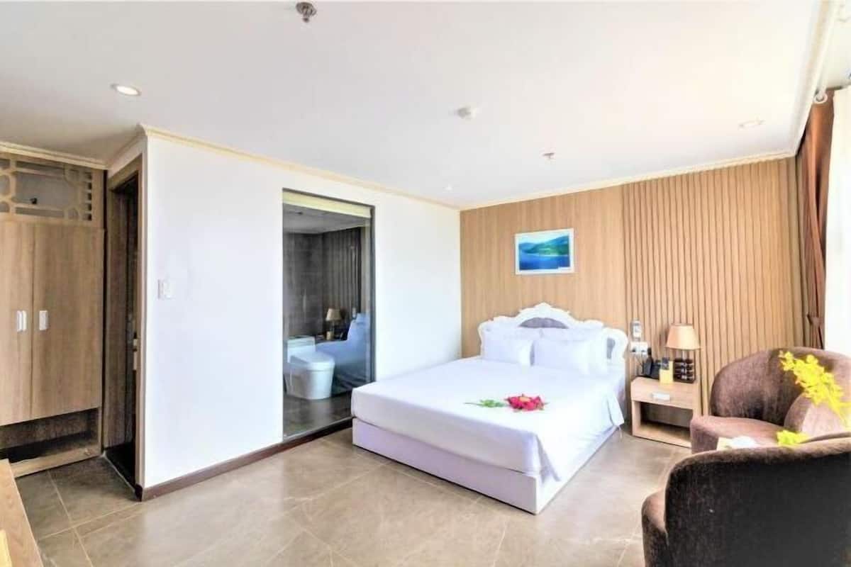 Premium bedding, desk, laptop workspace, free WiFi
