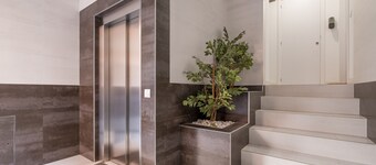  Apartment with  open-air space