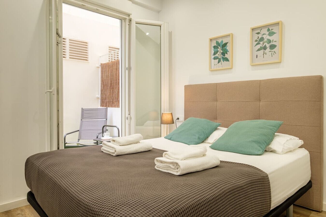 2 habitaciones, escritorio, tabla de planchar con plancha y wifi gratis 