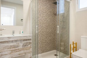 Bathtub, hair dryer