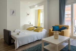 3 slaapkamers, een strijkplank/strijkijzer, gratis wifi, beddengoed