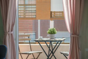 Interior - Modern , Stylish & Comfortable Apartment (Valencia)