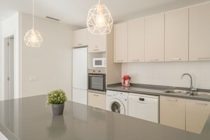 Fridge, microwave, oven, stovetop