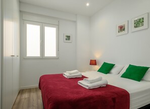 3 dormitorios, tabla de planchar con plancha, wifi gratis y ropa de cama
