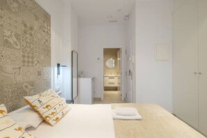 Iron/ironing board, free WiFi, bed sheets