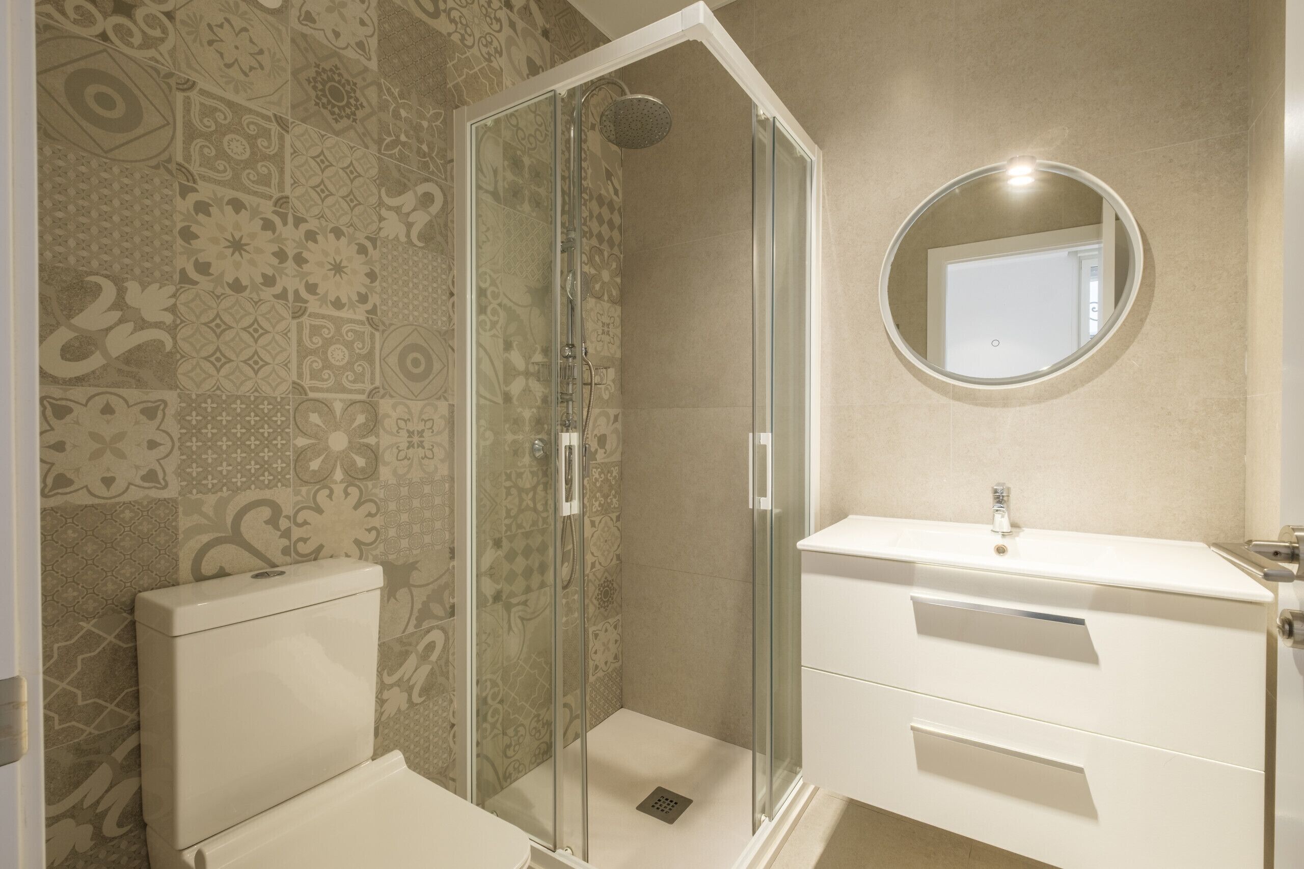 淋浴设施、吹风机、毛巾