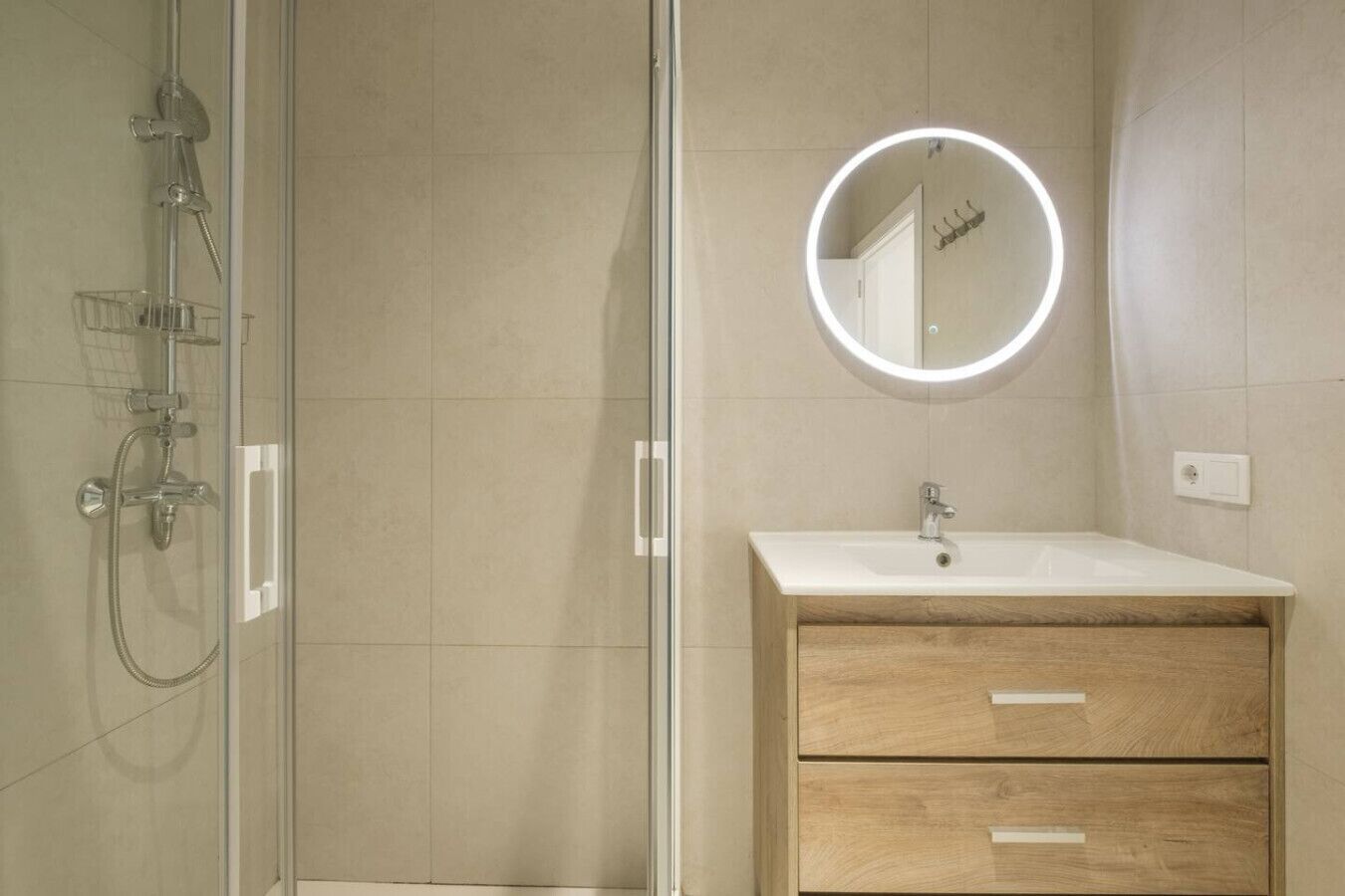 Regadera y secadora de cabello 