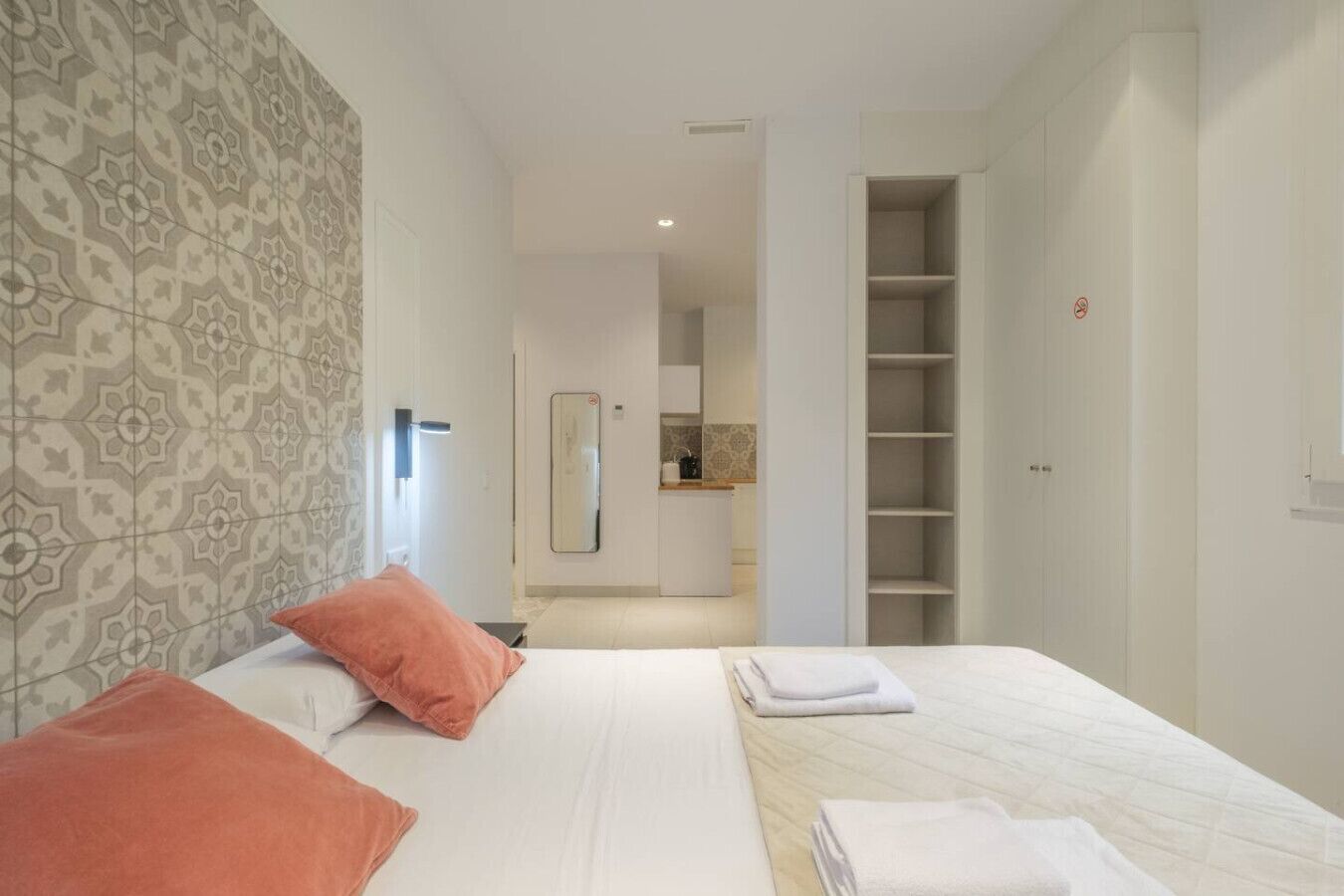 Desk, free WiFi, bed sheets