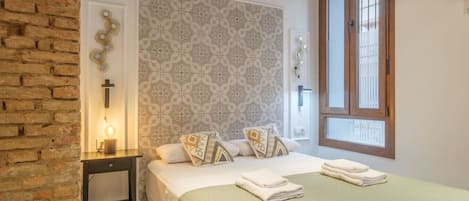 1 chambre, bureau, Wi-Fi gratuit, draps fournis