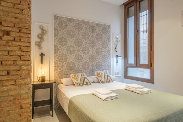 1 bedroom, desk, free WiFi, bed sheets