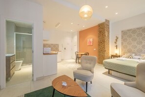 1 bedroom, desk, free WiFi, bed sheets