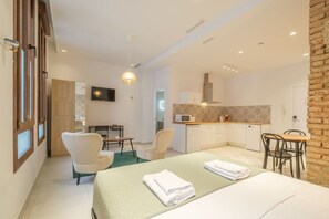 1 bedroom, desk, free WiFi, bed sheets