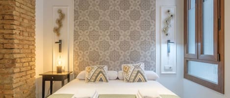 1 bedroom, desk, free WiFi, bed sheets