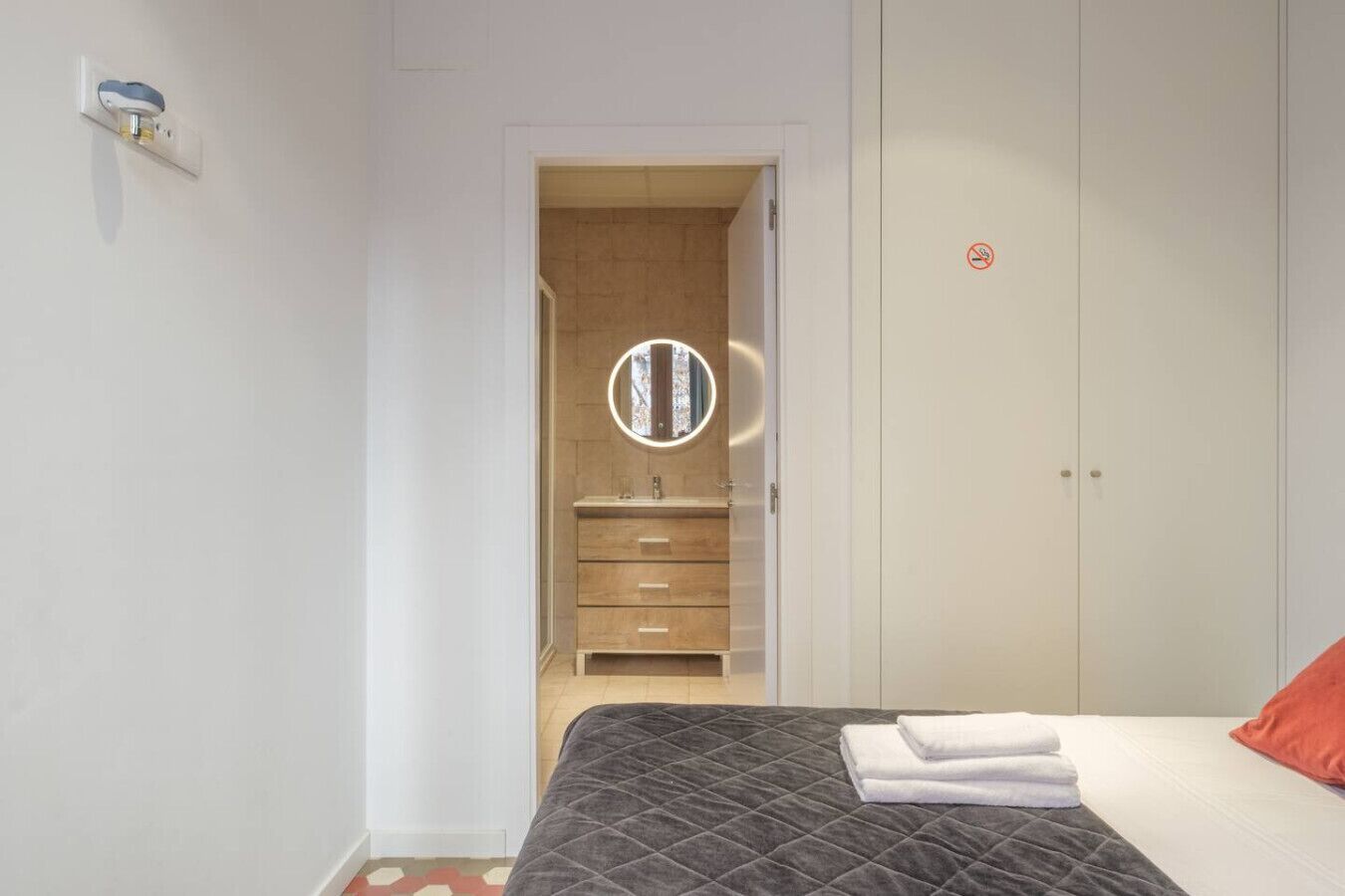 1 habitación, escritorio, wifi gratis y ropa de cama 