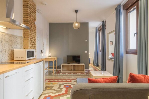 Interior - Apt. with Antique Floor & lots of Sun Light (Valencia)