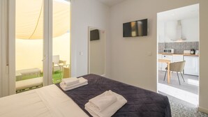 Een strijkplank/strijkijzer, gratis wifi, beddengoed