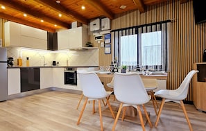 Fridge, microwave, oven, stovetop - Stunning home in Jalsje with sauna (Jalsje)