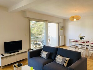 TV - MILN - Apartment in holiday rental, beach center of Carnac - T11 (Carnac)