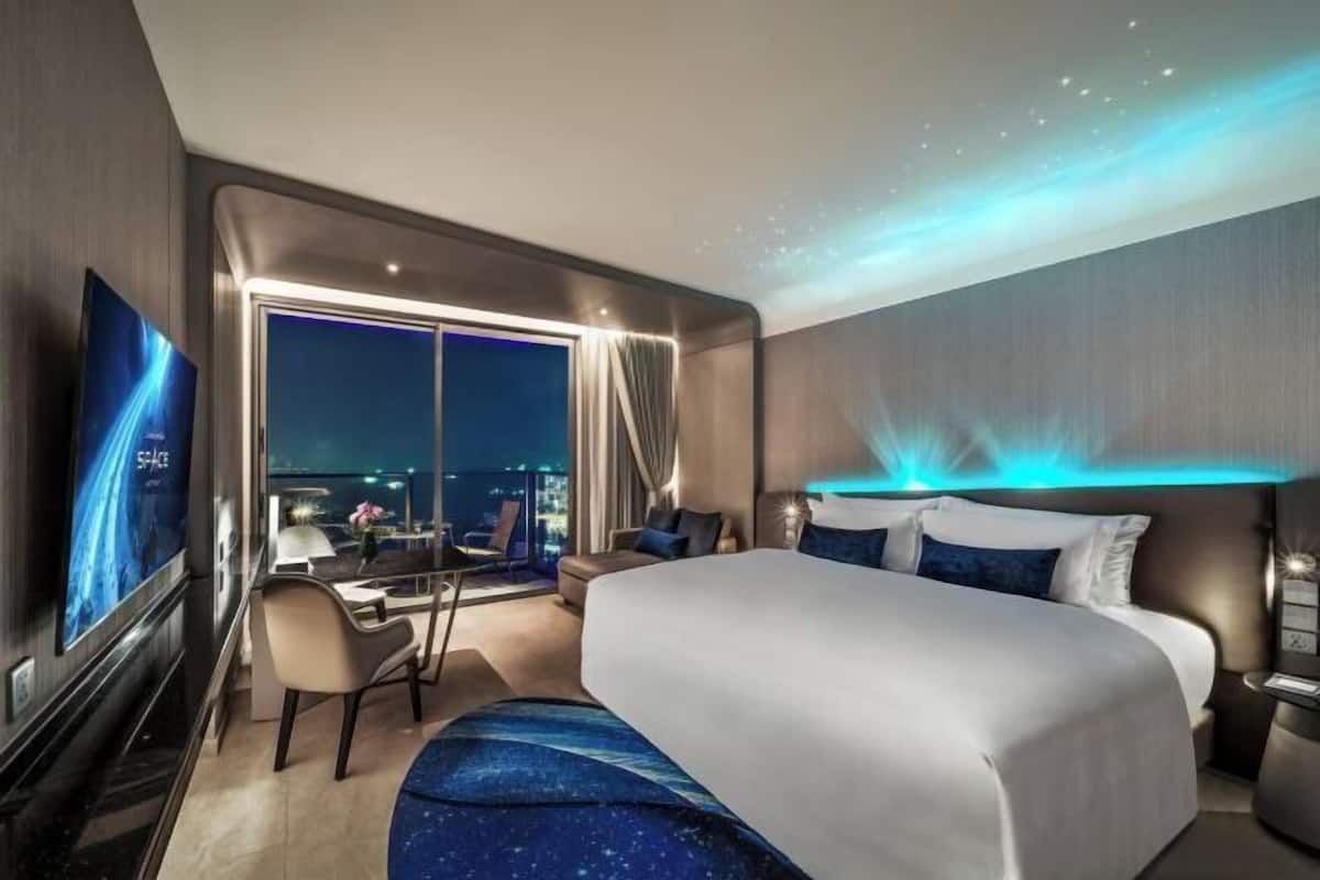 Minibar, in-room safe, desk, blackout drapes