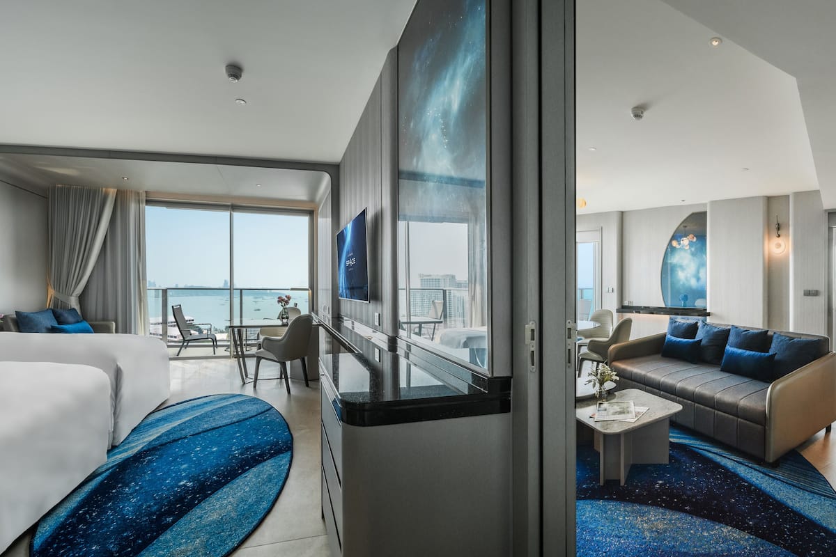 space suite connecting | 1 bedroom, minibar, in-room safe, desk