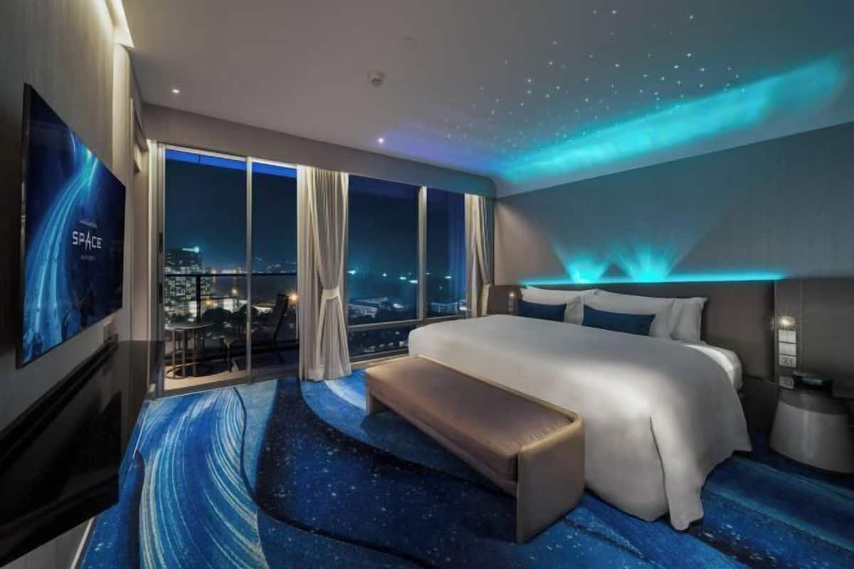 Minibar, in-room safe, desk, blackout drapes