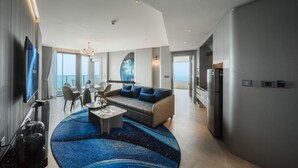 A modern living room with a sofa, coffee table, and a flat-screen TV. - Grande Centre Point Space Pattaya (Pattaya)