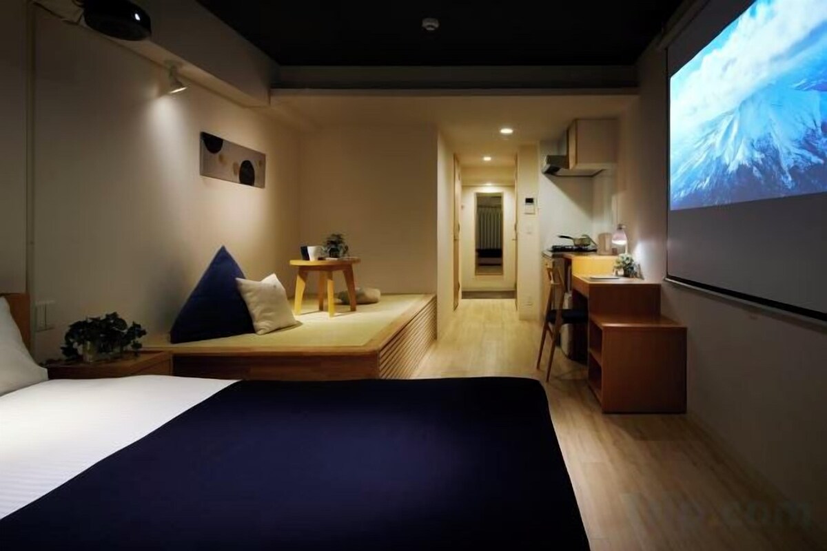 WiFi (free), bed sheets