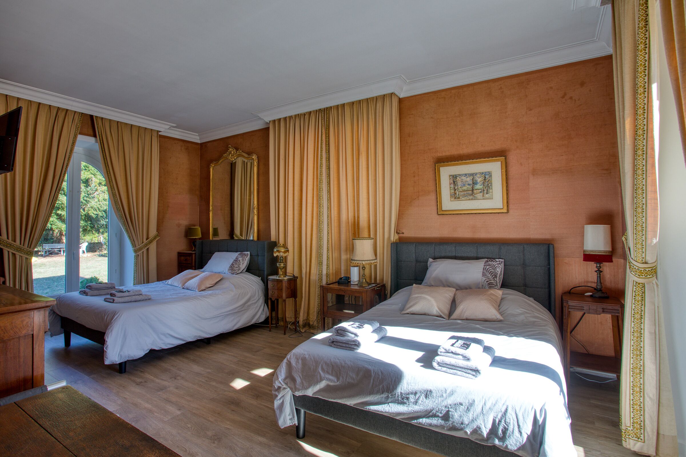 Magnificent Villa on 50 ha overlooking the medieval city of Domme