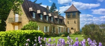 Magnificent Villa on 50 ha overlooking the medieval town of Domme