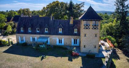 Magnificent Villa on 50 ha overlooking the medieval town of Domme