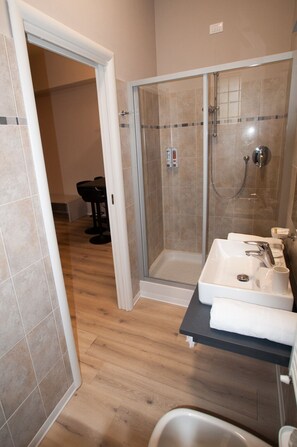 Apartment, Annex Building | Bathroom - Hotel Ristorante Ca' di Gali (Sasso Marconi)