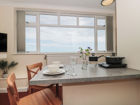Cottage | Dining. Lighthouse View