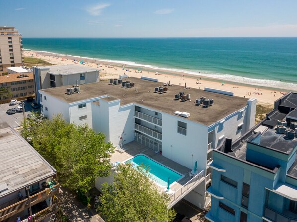 Beach - Spacious and well-equipped 3 Bedroom, oceanfront, mid-town with outdoor pool! (Ocean City)