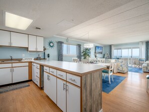 Interior - Spacious and well-equipped 3 Bedroom, oceanfront, mid-town with outdoor pool! (Ocean City)