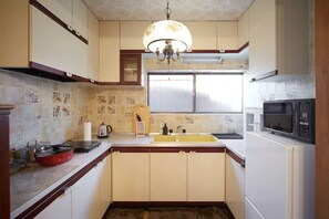 Fridge, microwave, stovetop, cookware/dishes/utensils - Kouya / Takayama Gifu (Takayama)