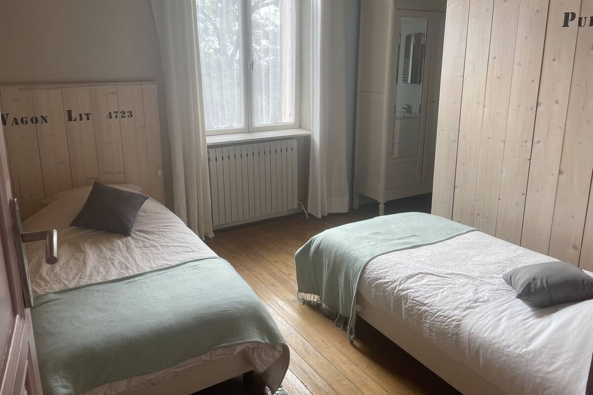 Basic-værelse med 2 enkeltsenge | Premium-sengetøj, individuelt design, individuel indretning