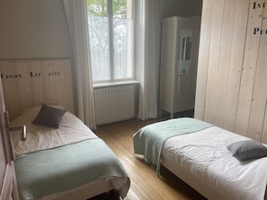 Basic Twin Room | Premium bedding, individually decorated, individually furnished