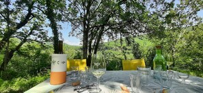 تناول الطعام بالخارج