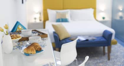Very romantic studio flat in the heart of Sorrento with room shower