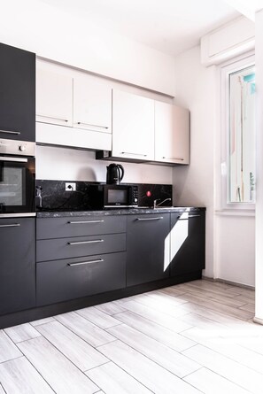 Réfrigérateur, micro-ondes, four, lave-vaisselle