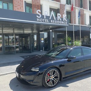 Vista frontal de la propiedad