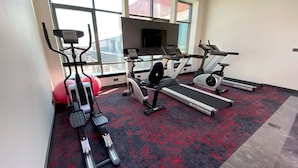A gym with treadmills, elliptical machines, and a stationary bike. - Spark Hotel Residence Konya (Konya)
