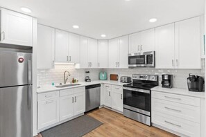 Fridge, microwave, oven, stovetop - Filling Beachy by Brunswick Vacation Rentals: Oceanfront Complex with Pool (Ocean Isle Beach)