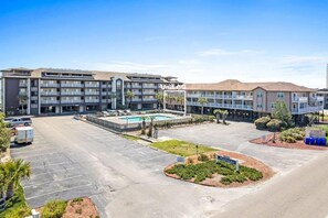 Exterior - Filling Beachy by Brunswick Vacation Rentals: Oceanfront Complex with Pool (Ocean Isle Beach)