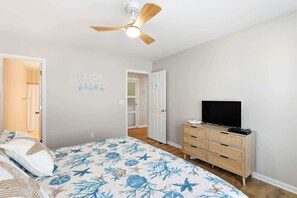 5 bedrooms, iron/ironing board, travel cot, free WiFi - Filling Beachy by Brunswick Vacation Rentals: Oceanfront Complex with Pool (Ocean Isle Beach)
