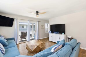 TV, offices - Filling Beachy by Brunswick Vacation Rentals: Oceanfront Complex with Pool (Ocean Isle Beach)