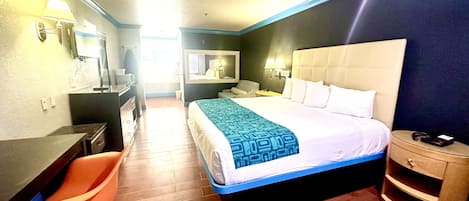 1 bedroom, desk, laptop workspace, soundproofing