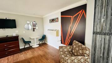 Signature Suite, 1 King Bed, Jetted Tub | Desk, laptop workspace, soundproofing, free WiFi