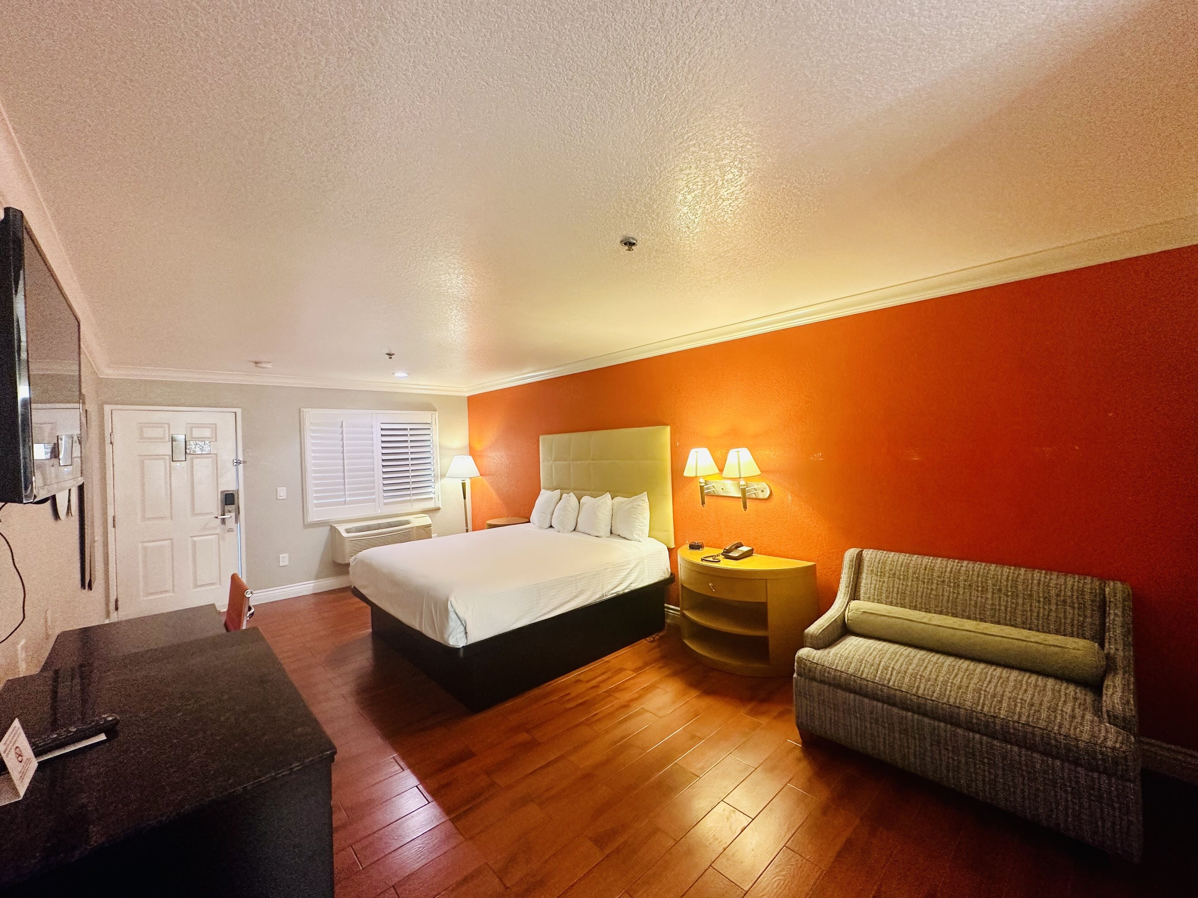 signature suite, 1 king bed | desk, laptop workspace, soundproofing, free wifi