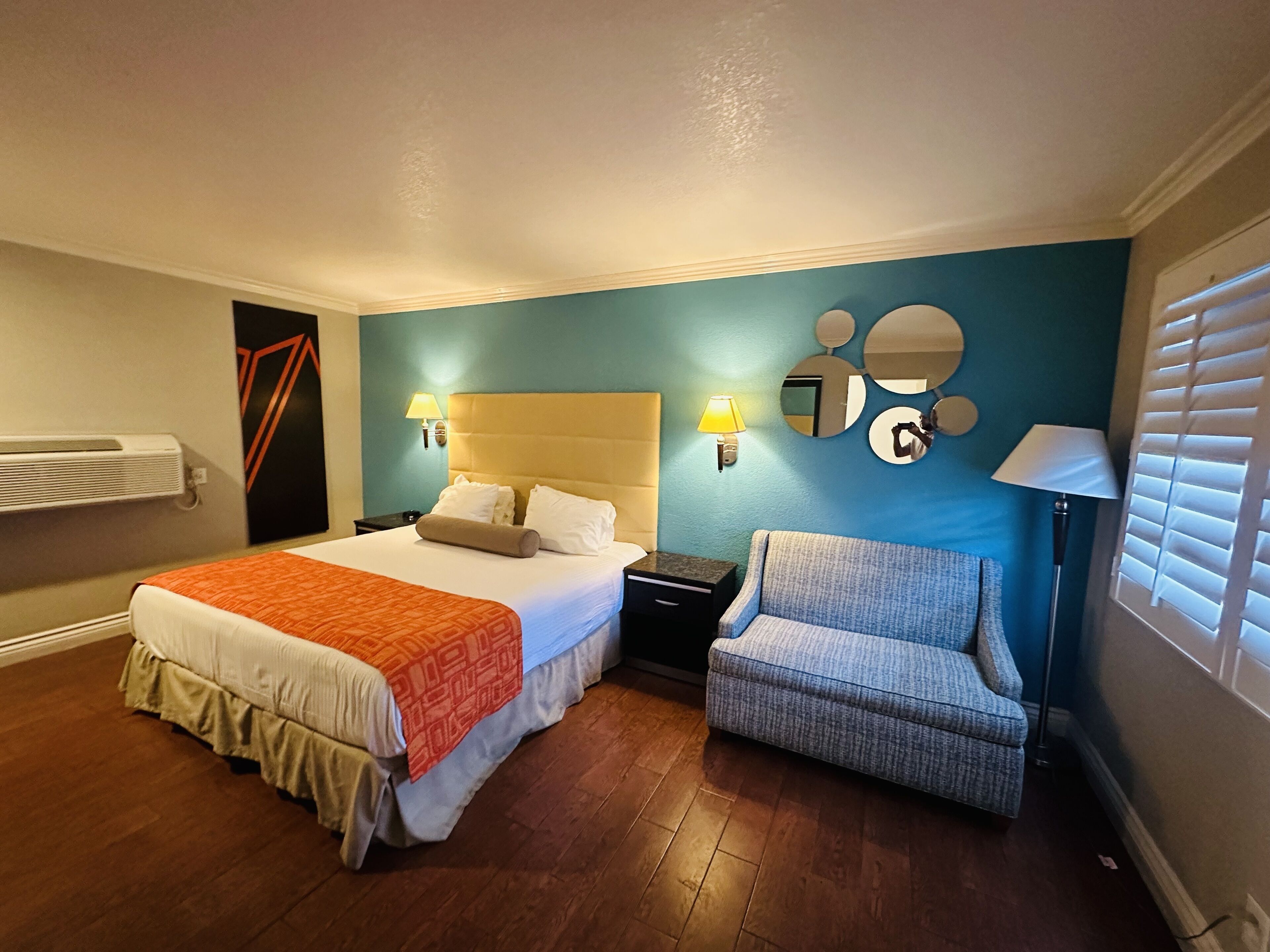 signature room, 1 king bed | bathroom | combined shower/bathtub, rainfall showerhead, free toiletries, towels